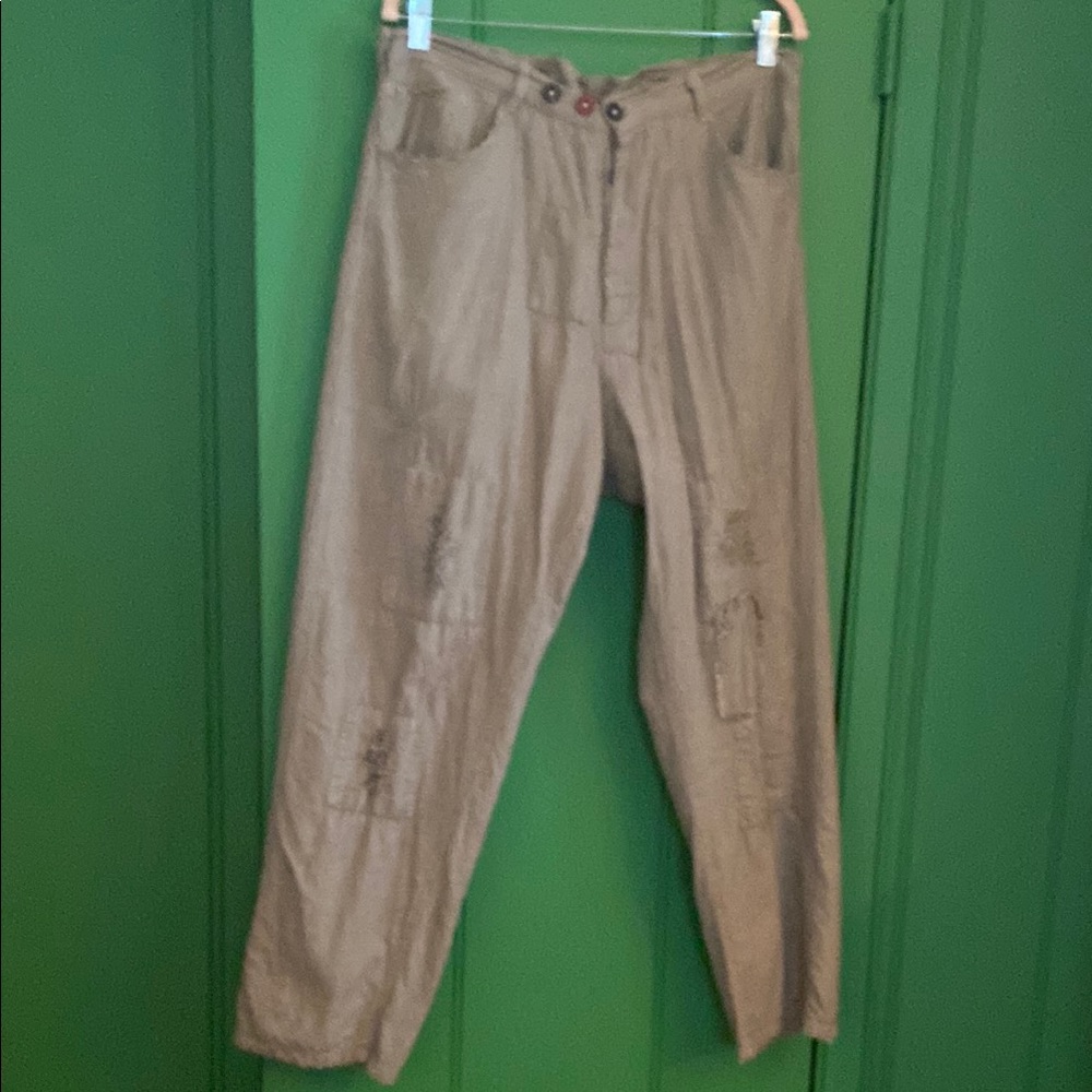 Tan distressed magnolia Pearl pants with tag. Excellent condition.